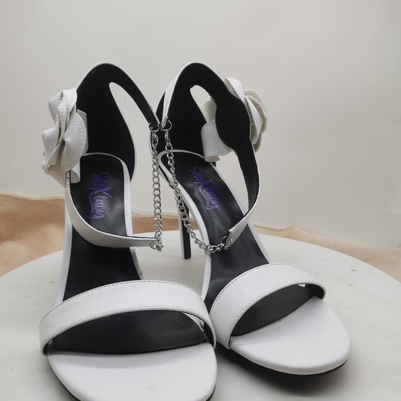 Blossom  Women's Adorned Sandal Size 6 -12 - Picture 2 of 4